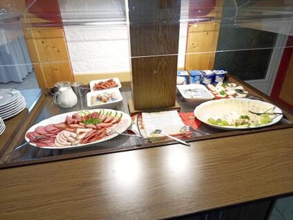 Hotel-Heinz-Plauen__Wurst-und-Aufschnitte-zum-Fruehstueck__500x375